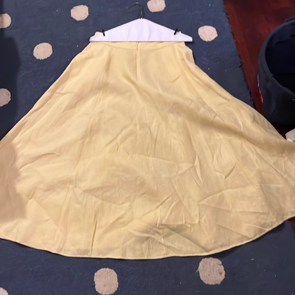 Madewell Dresses & Skirts - Yellow madewell skirt lightly used with zipper at the top size 4 women’s!